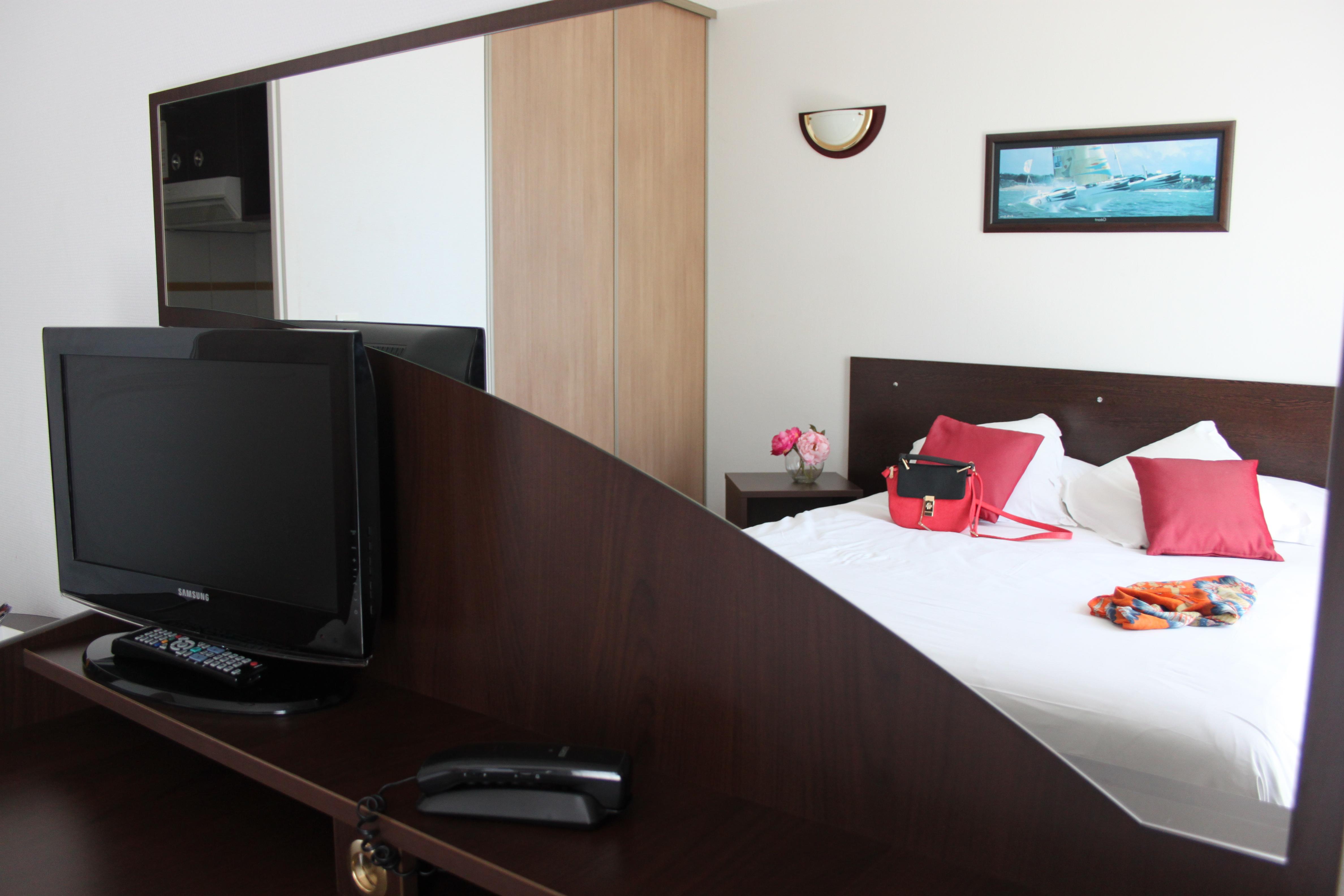 Comfort Suites Pau Идрон Экстерьер фото