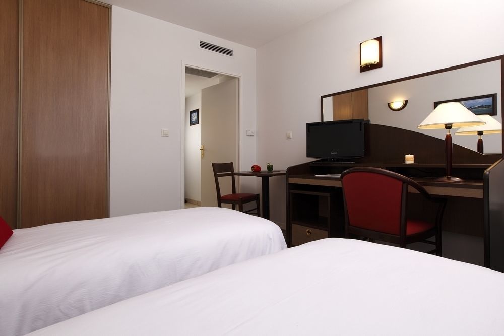 Comfort Suites Pau Идрон Экстерьер фото